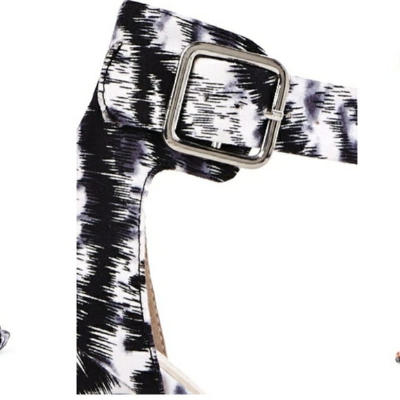 🔥🔥JustFab "Claire" Sandals in Black and White - Picture 5 of 5